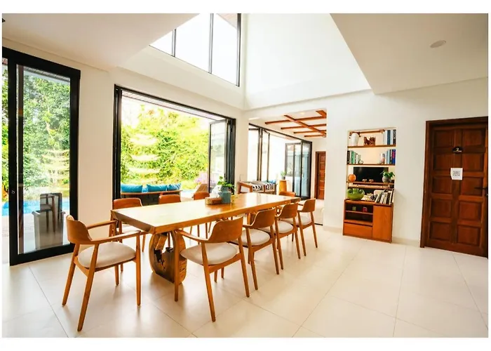 Villa Casa Gong 5 Bedroom Oasis With Pool Rooftop Near Gwk Jimbaran